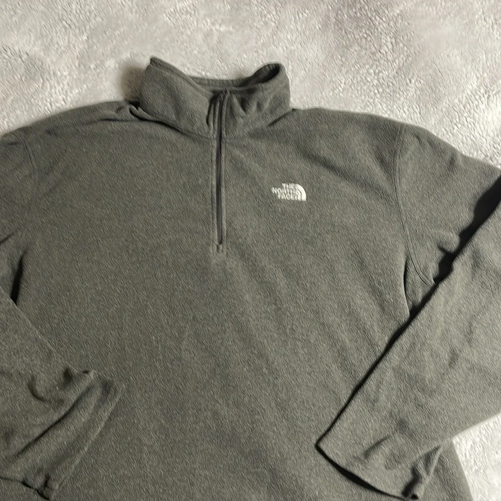 Men’s Gray The North Face 1/4 zip pullover XL